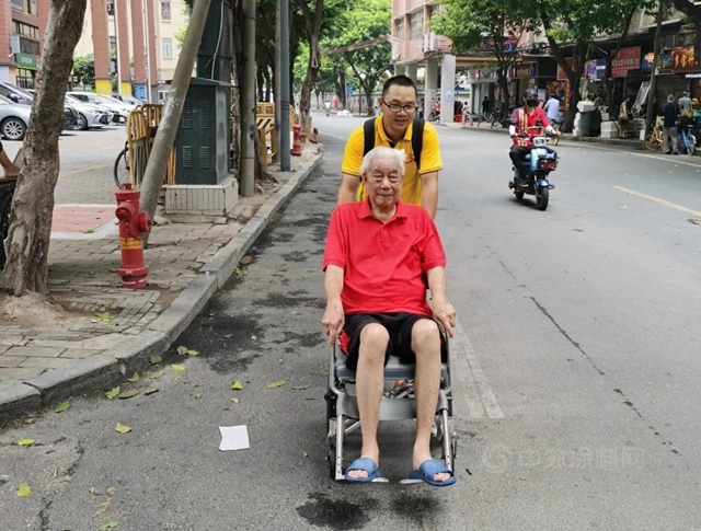 廣東(dong) 省塗料行業(ye) 協會(hui) 中秋慰問老專(zhuan) 家 誠摯關(guan) 愛送溫暖