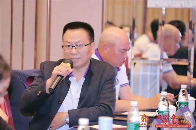 喬(qiao) 本塗裝榮獲“優(you) 秀建築裝飾企業(ye) ”“公益之星”獎項