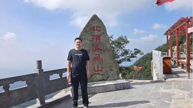 【廣源集團】登五朵山隨筆