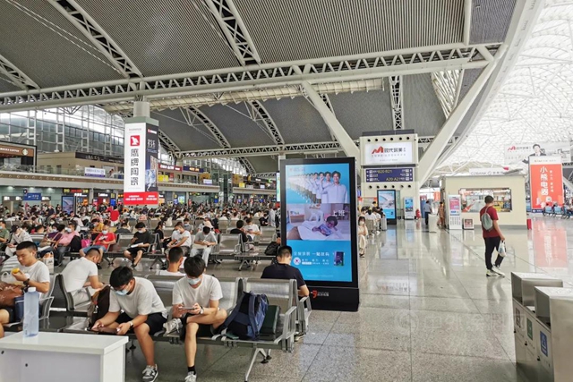 “十一”黃金周造勢，嘉寶莉持續“霸屏”機場高鐵廣告