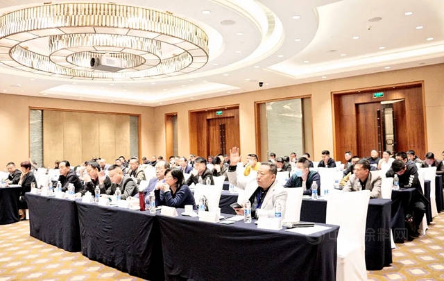 山東(dong) 省塗料行業(ye) 協會(hui) 三屆六次理事會(hui) 暨三屆四次會(hui) 員大會(hui) 在濟南圓滿召開