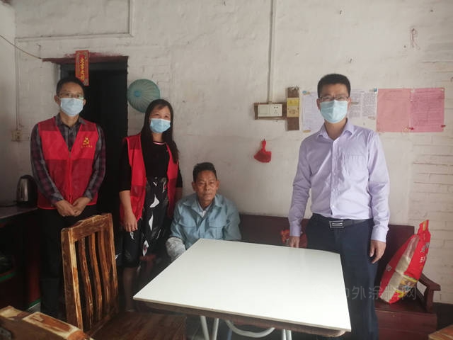 鑫輝化工丨攜手獻愛心，慈善送溫暖