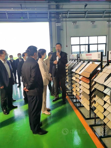 嶽陽市委副書(shu) 記、市長李愛武率隊調研德愛威嶽陽生產(chan) 基地