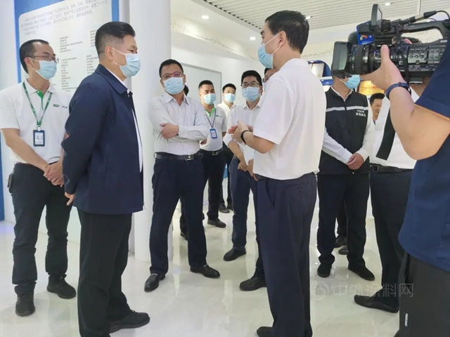 英德市委書(shu) 記一行蒞臨(lin) 三棵樹·大禹九鼎清遠基地考察調研