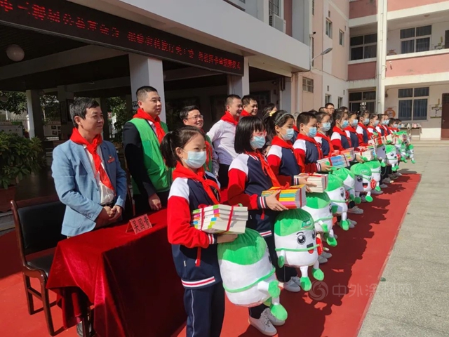 關(guan) 愛成長 科教助學丨三棵樹公益基金會(hui) 再次援建7所校園科教圖書(shu) 室