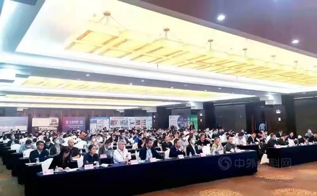 【廣源集團】“2021年全國複材模壓行業(ye) 年會(hui) 暨國際技術交流會(hui) ”在南寧召開