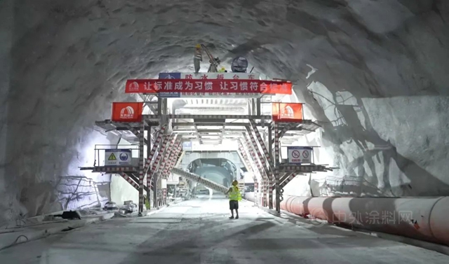 東(dong) 方雨虹HDPE助力廣西在建最長隧道高速公路