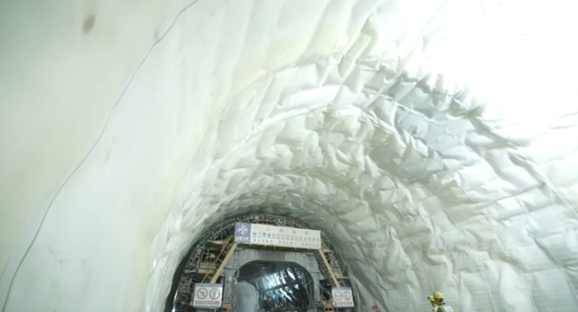 東(dong) 方雨虹HDPE助力廣西在建最長隧道高速公路