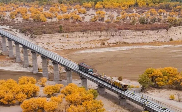 寶塔山漆助力世界首條繞沙漠環形鐵路建成