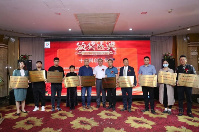 深圳市塗料技術學會(hui) 第三屆會(hui) 員代表大會(hui) 及選舉(ju) 換屆大會(hui) 暨第十屆全國低碳塗料技術創新發展高峰論壇成功舉(ju) 辦