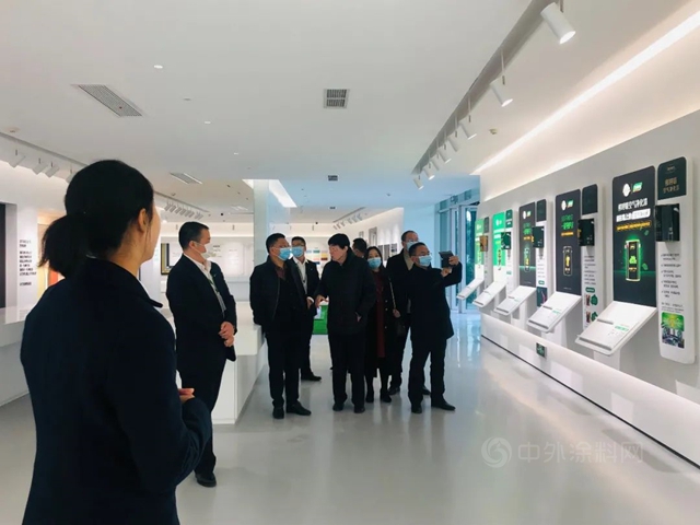 成都塗料行業(ye) 協會(hui) 走訪四川三棵樹塗料有限公司