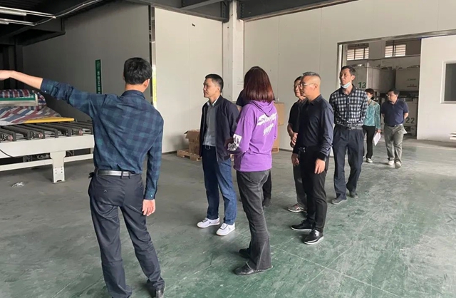 珠江鋼琴集團領導蒞臨(lin) 匯龍塗料參觀指導