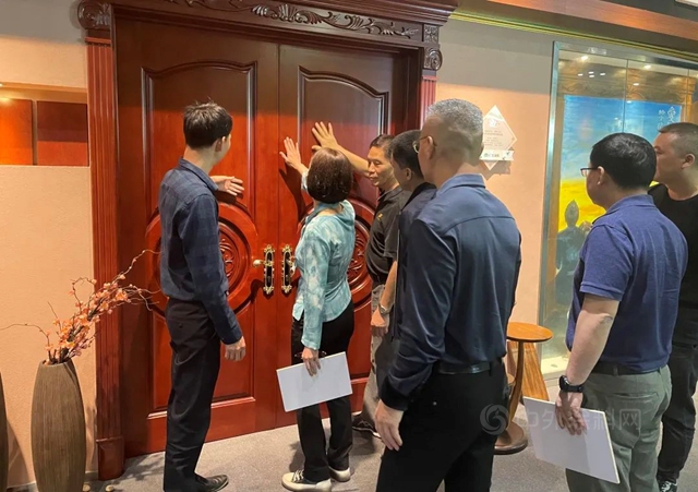 珠江鋼琴集團領導蒞臨(lin) 匯龍塗料參觀指導