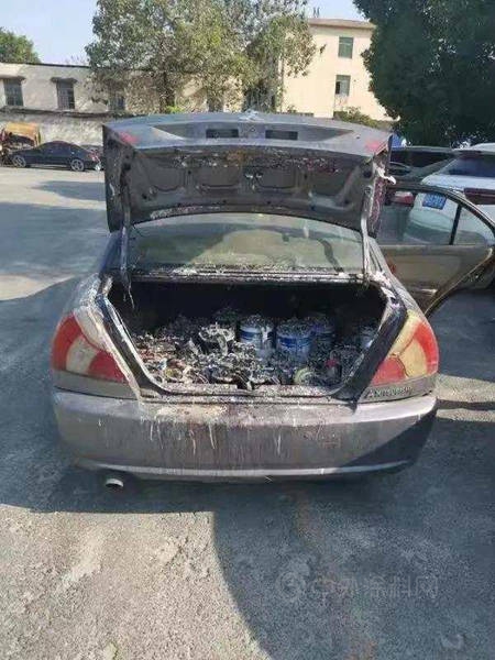 違法運輸60餘(yu) 罐油漆與(yu) 稀釋劑，杭州私家車攤上了大事
