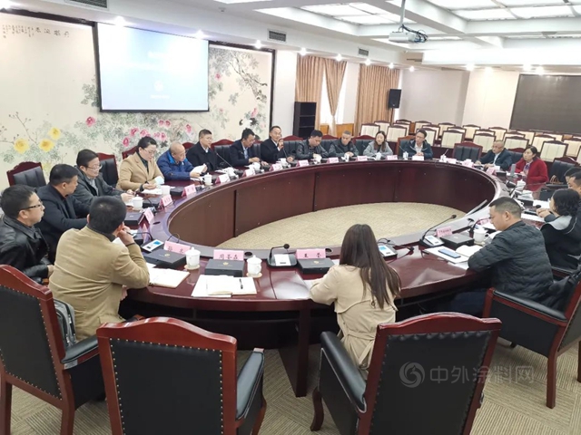 成塗協領導參加四川省工業(ye) 行業(ye) 協會(hui) 融入成渝雙城經濟圈建設研討會(hui) 