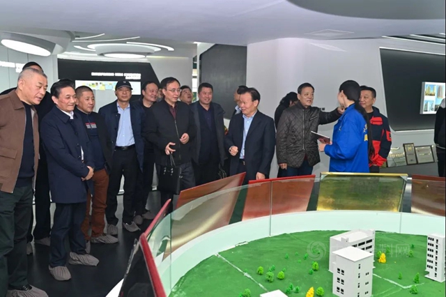 常州市長三角經濟發展研究會(hui) 第五屆會(hui) 長暨新會(hui) 員授牌聯誼會(hui) 在晨光工業(ye) 園成功召開