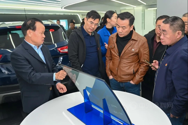 常州市長三角經濟發展研究會(hui) 第五屆會(hui) 長暨新會(hui) 員授牌聯誼會(hui) 在晨光工業(ye) 園成功召開