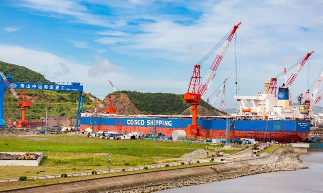 舟山中遠海運重工與(yu) 中遠佐敦船舶塗料（青島）聯合進行新型油漆產(chan) 品試驗