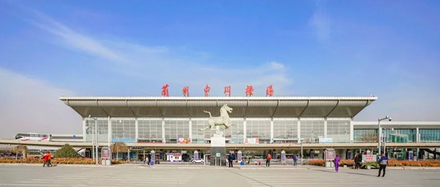 三棵樹工業(ye) 塗料助力蘭(lan) 州中川機場T3航站樓連接線鋼護欄項目
