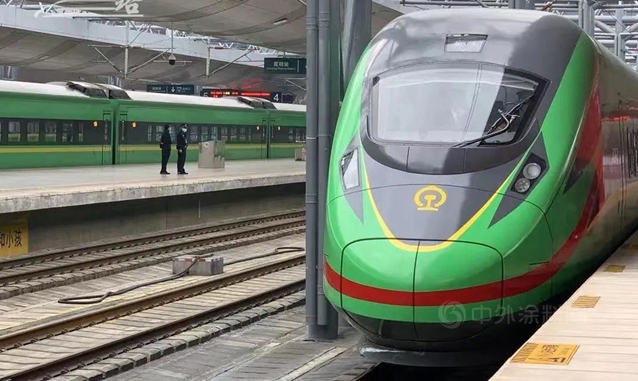 四方威凱塗料為(wei) “中老鐵路”主力運營動車披上靚麗(li) 外衣