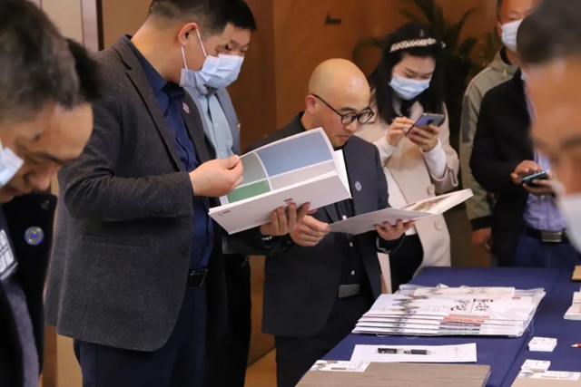 立邦長潤發全新發布2022流行色與(yu) 木藝應用方案，點亮多彩質感木生活！
