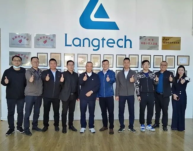 興(xing) 發鋁業(ye) 、豪美新材聯合代表團蒞臨(lin) 聯德參觀交流