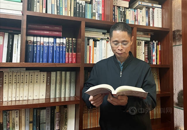 邱海亮：做我自己想做的自己 ——專(zhuan) 訪多樂(le) 士優(you) 秀經銷商、珠海市冠樂(le) 裝飾材料有限公司董事長邱海亮