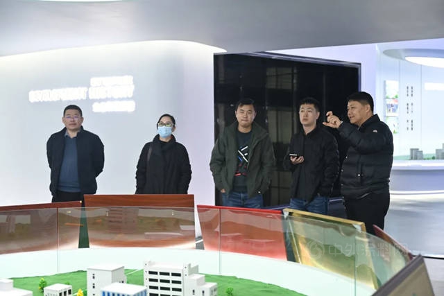 星河控股集團考察團蒞臨(lin) 晨光工業(ye) 園參觀考察！