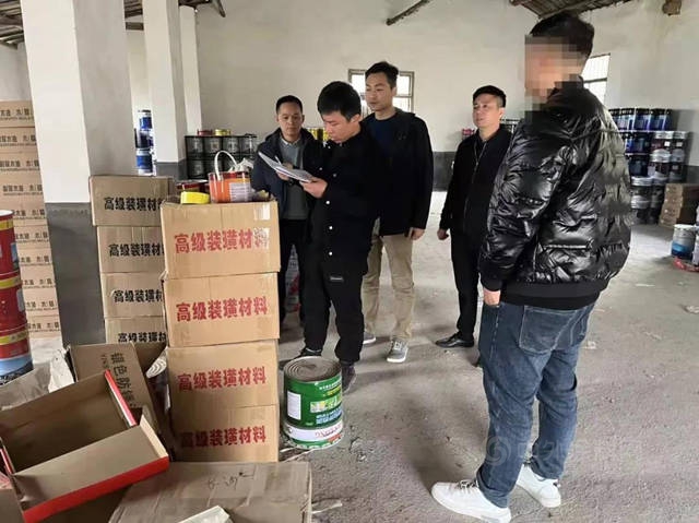 長沙一出租倉(cang) 庫內(nei) 查獲超7噸油漆塗料！
