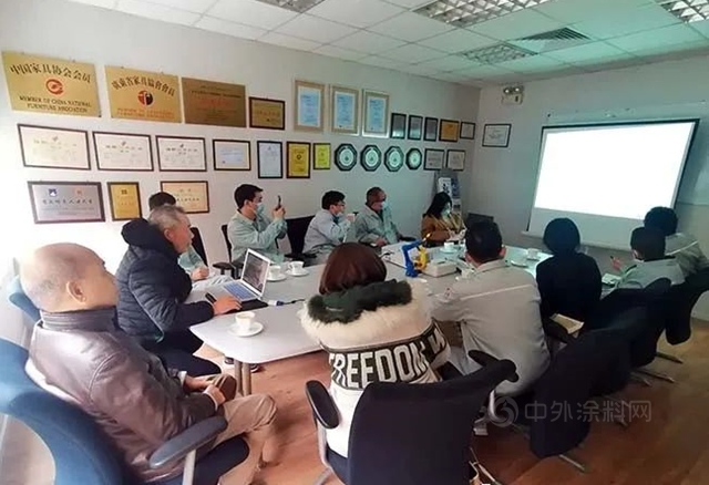 堅美鋁材組團參觀聯德橫式全自動鋁型材噴塗專(zhuan) 機