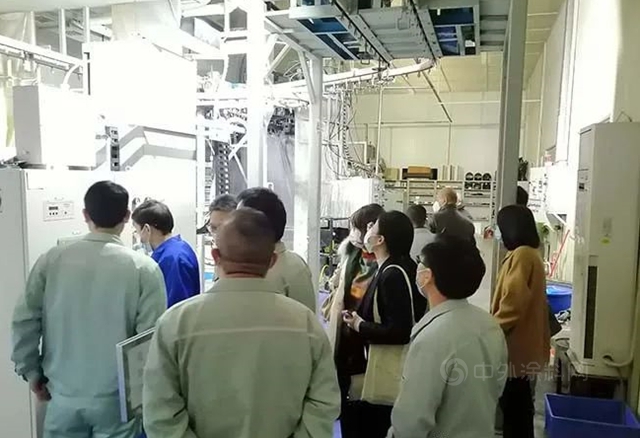 堅美鋁材組團參觀聯德橫式全自動鋁型材噴塗專(zhuan) 機