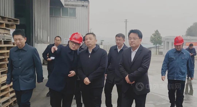 汨羅市委書(shu) 記朱平波蒞臨(lin) 新威淩公司汨羅生產(chan) 基地調研