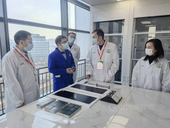 東(dong) 方雨虹與(yu) 徐州工業(ye) 職業(ye) 技術學院簽署戰略合作協議