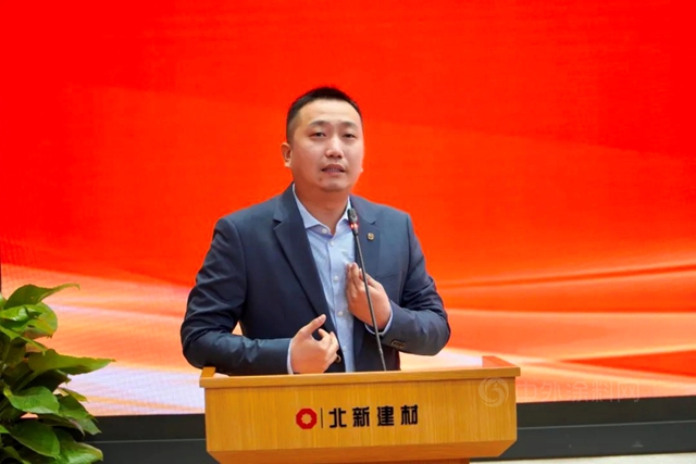 龍牌塗料與(yu) 中瑞祥合簽訂戰略合作協議，並舉(ju) 行銷售目標責任狀簽訂儀(yi) 式