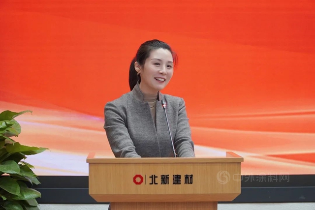 龍牌塗料與(yu) 中瑞祥合簽訂戰略合作協議，並舉(ju) 行銷售目標責任狀簽訂儀(yi) 式