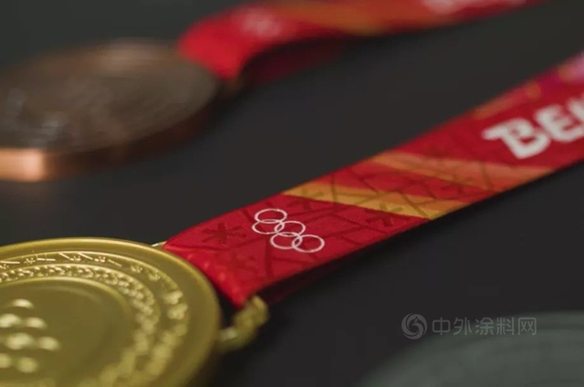 穀愛淩“放心咬金牌”，冬奧獎牌映射中國科技大國側(ce) 麵