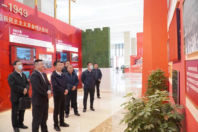 渭南市委常委、富平縣委書(shu) 記趙林斌一行蒞臨(lin) 北新建材考察交流