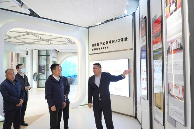 渭南市委常委、富平縣委書(shu) 記趙林斌一行蒞臨(lin) 北新建材考察交流