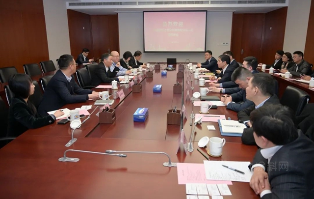華誼集團領導會(hui) 見中信銀行上海分行黨(dang) 委書(shu) 記、行長賀勁鬆
