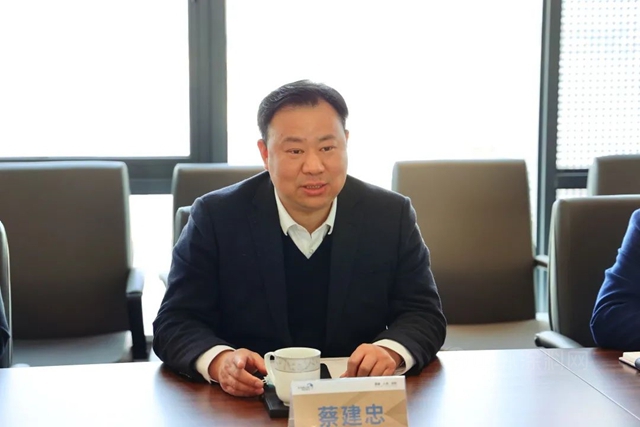 防疫生產(chan) 兩(liang) 不誤 七都鎮黨(dang) 委書(shu) 記蔡建忠一行走訪凱倫(lun) 股份