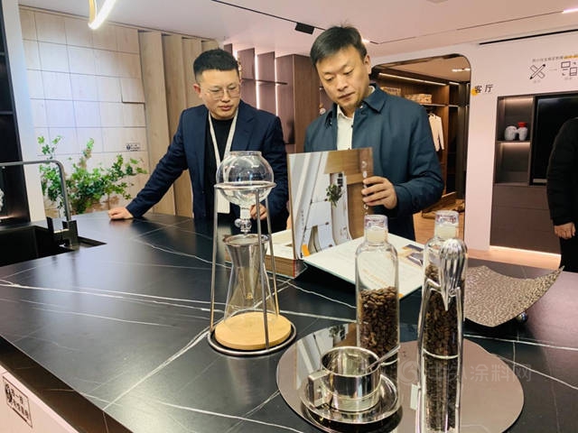 東(dong) 方雨虹與(yu) 小胖熊達成深度戰略合作，開啟裝修輔材全品類戰略合作時代
