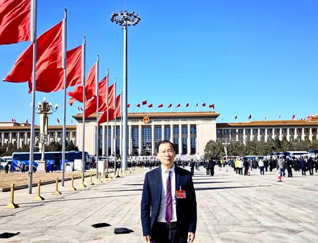 全國人大代表、千色花董事長黃達昌：聆聽兩(liang) 會(hui) 好聲音，為(wei) 發展借勢賦能