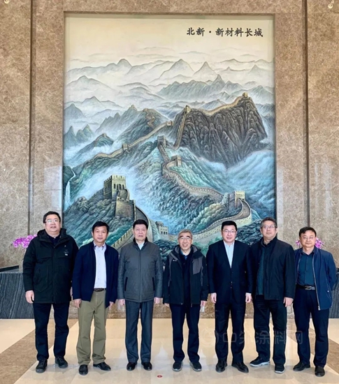 中國房地產(chan) 業(ye) 協會(hui) 會(hui) 長馮(feng) 俊一行蒞臨(lin) 北新建材調研指導