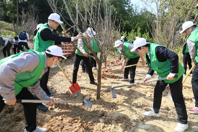 “義(yi) 點綠·碳中和”三棵樹植樹造林誌願活動