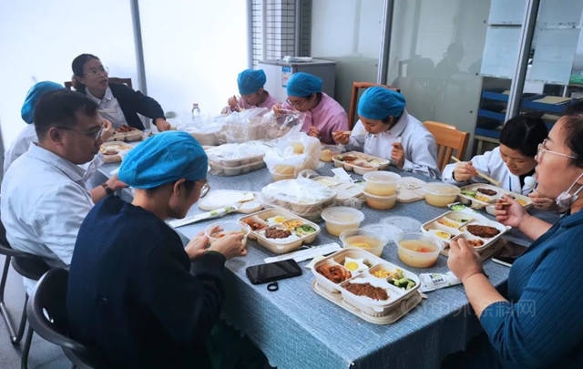 同心抗疫，愛心助力|展辰新材珠海工廠看望慰問一線醫護人員