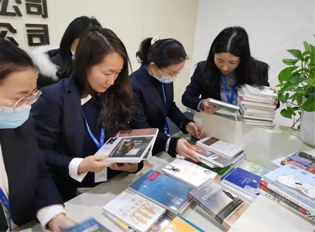 多讀書(shu)  讀好書(shu)  與(yu) 公司共成長——凱匯倫(lun) 開展迎新讀書(shu) 座談會(hui) 