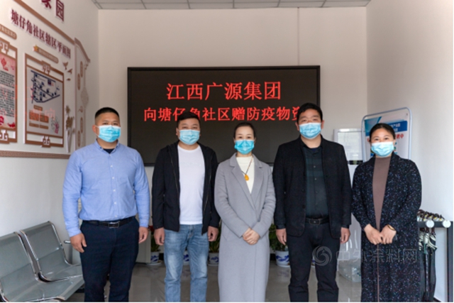 亞(ya) 士董事長甘當搬運工！東(dong) 方雨虹給工人發補貼！三棵樹宣偉(wei) 北新巴德士展辰華誼廣源科思創同心戰疫這麽(me) 做！