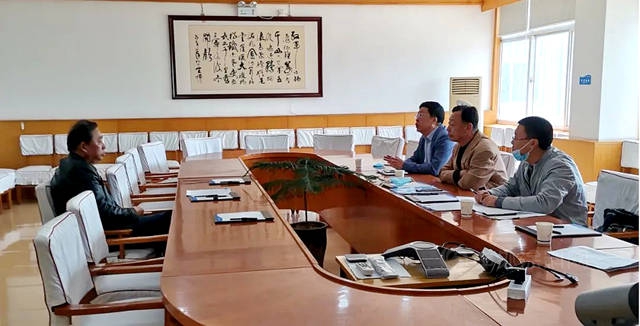 河南省塗料行業(ye) 協會(hui) 秘書(shu) 長一行向謝偉(wei) 會(hui) 長匯報工作