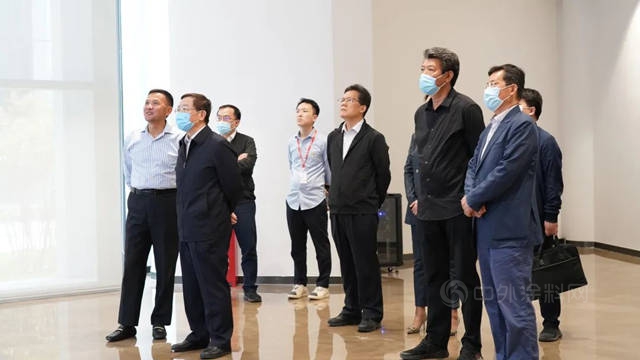 中央統戰部副部長、全國工商聯黨(dang) 組書(shu) 記徐樂(le) 江一行調研東(dong) 方雨虹