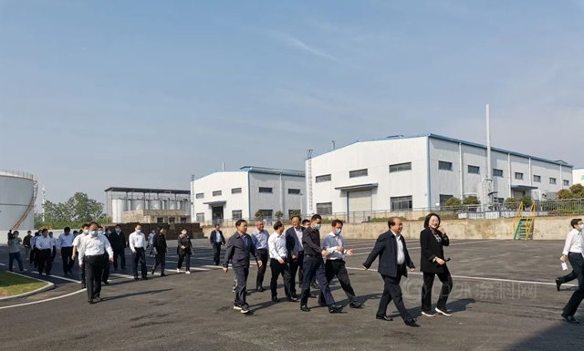 孝感市領導蒞臨(lin) 大禹九鼎湖北二期生產(chan) 基地參觀考察